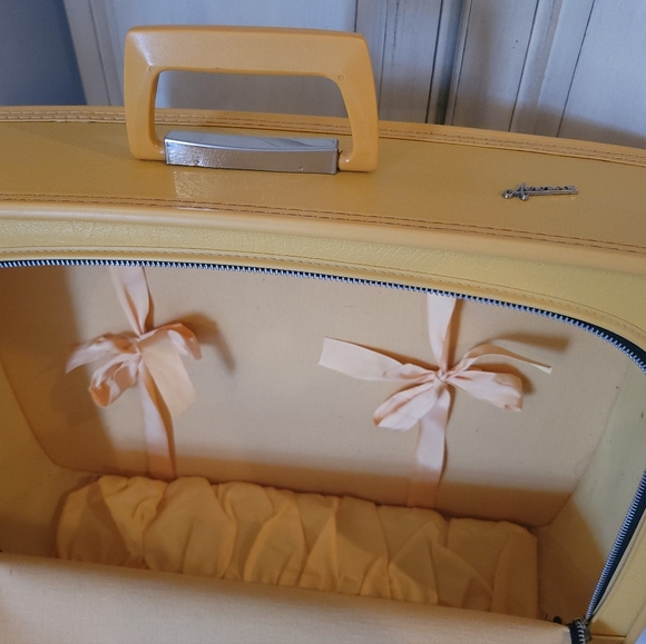 Aero Pak by Seward Handbags - VINTAGE Aero Pak by Seward Yellow Suitcase Keyed Zipper Lock 1950s 1960s Luggage